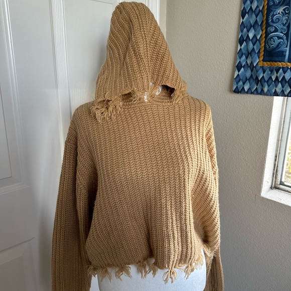 Knit cropped top sweater. Fore size medium. Color tan - Picture 8 of 8
